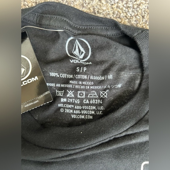 Volcom NWT Unisex Size Small Short Sleeve T-shirt - Picture 6 of 8